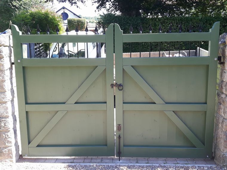 Gate